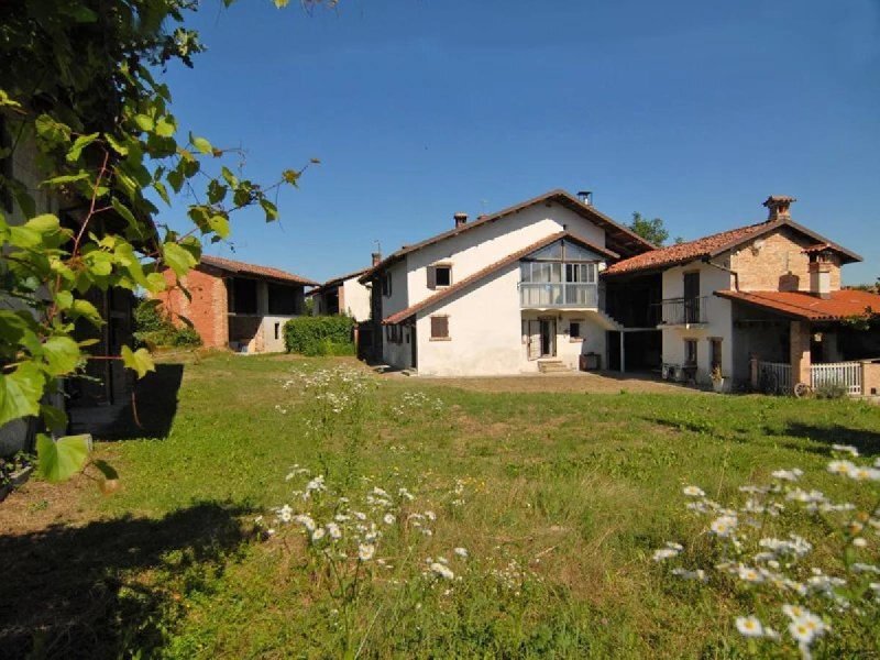 Farmhouse in Dogliani