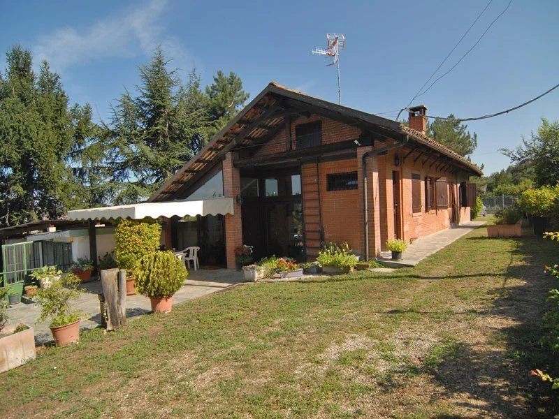 Villa in Alba