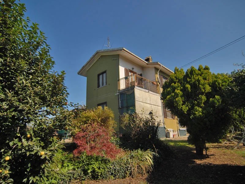 Casa indipendente a Belvedere Langhe