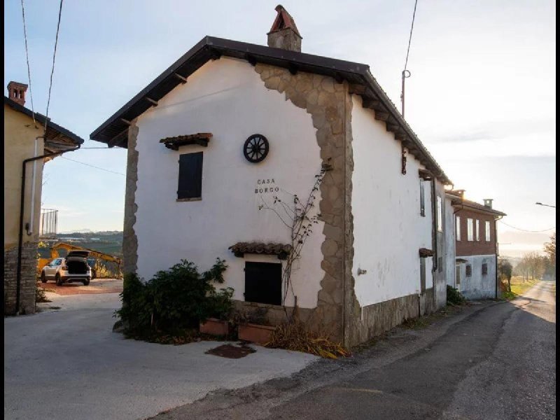 Wohnung in Serravalle Langhe