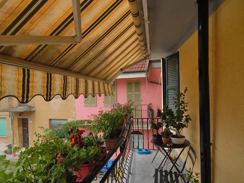 Historiskt hus i Murazzano