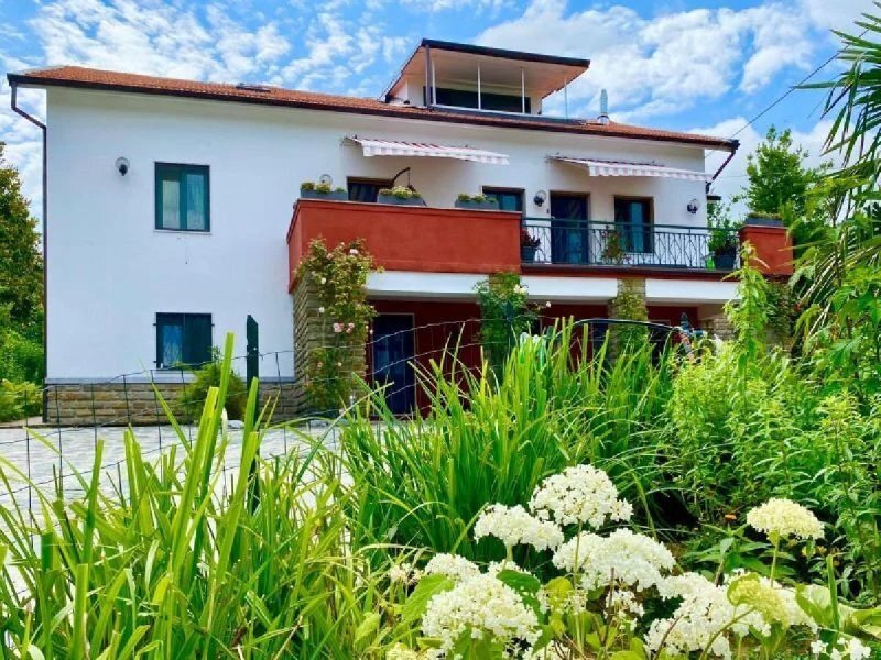 Casa independiente en Perletto
