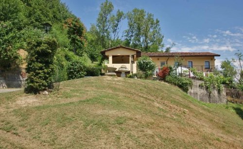 Farmhouse in Dogliani