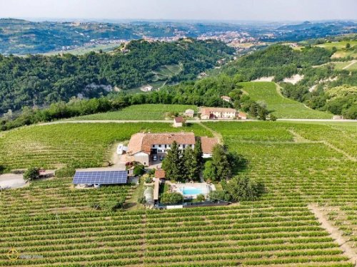 Farmhouse in Canelli