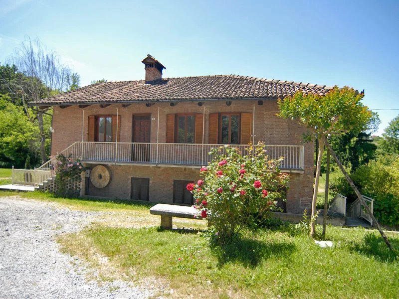 Casa indipendente a Monforte d'Alba