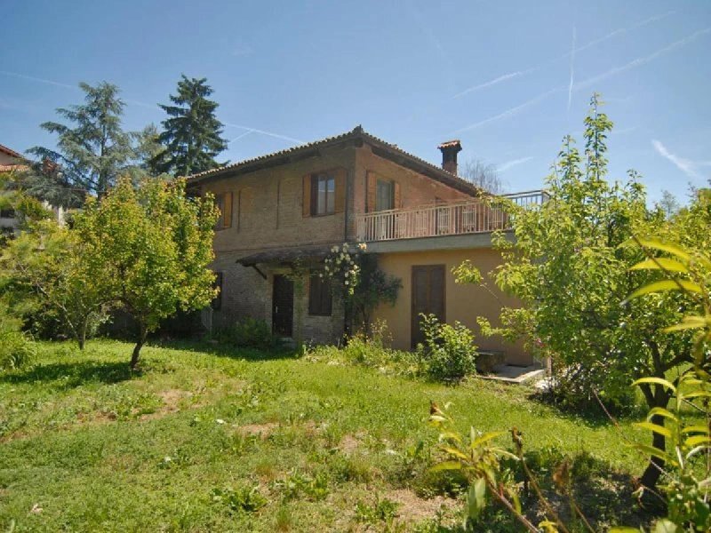 Casa indipendente a Monforte d'Alba