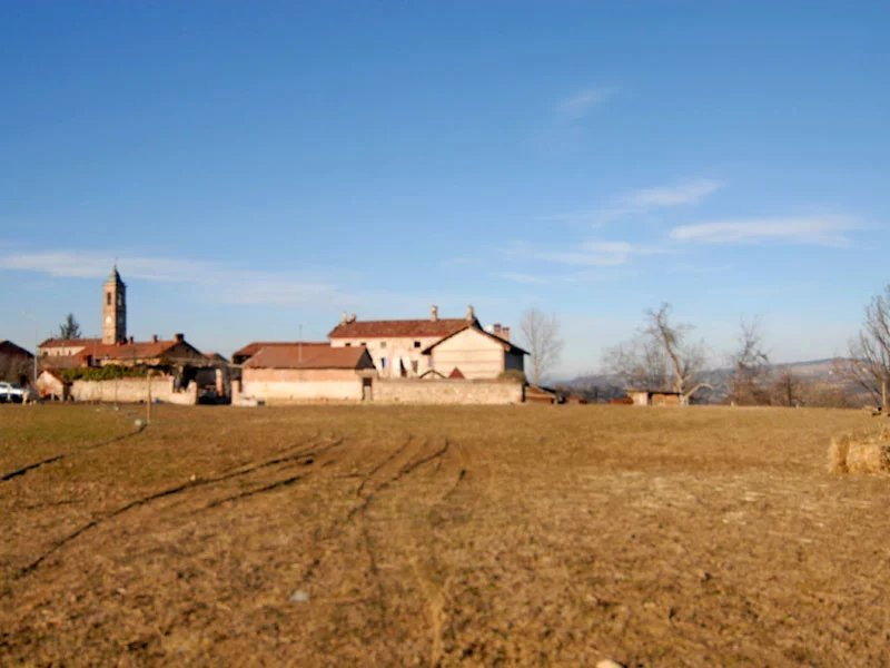 Farmhouse in Lequio Tanaro