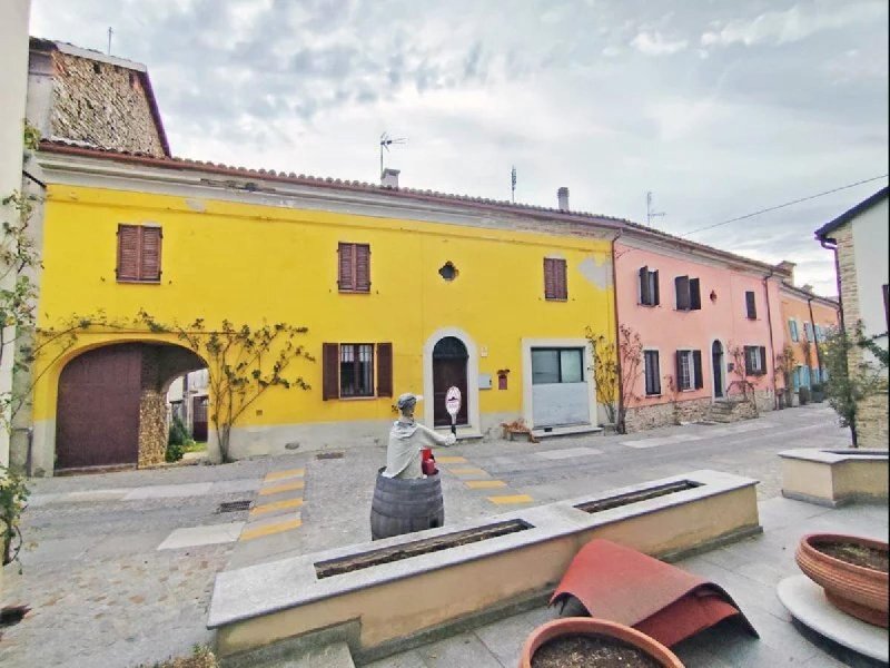 Historic house in Bossolasco