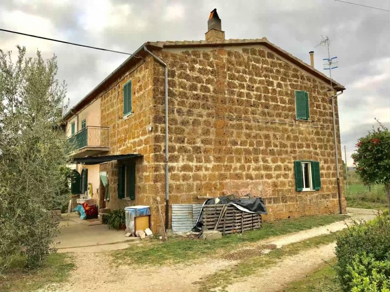 Klein huisje op het platteland in Sorano