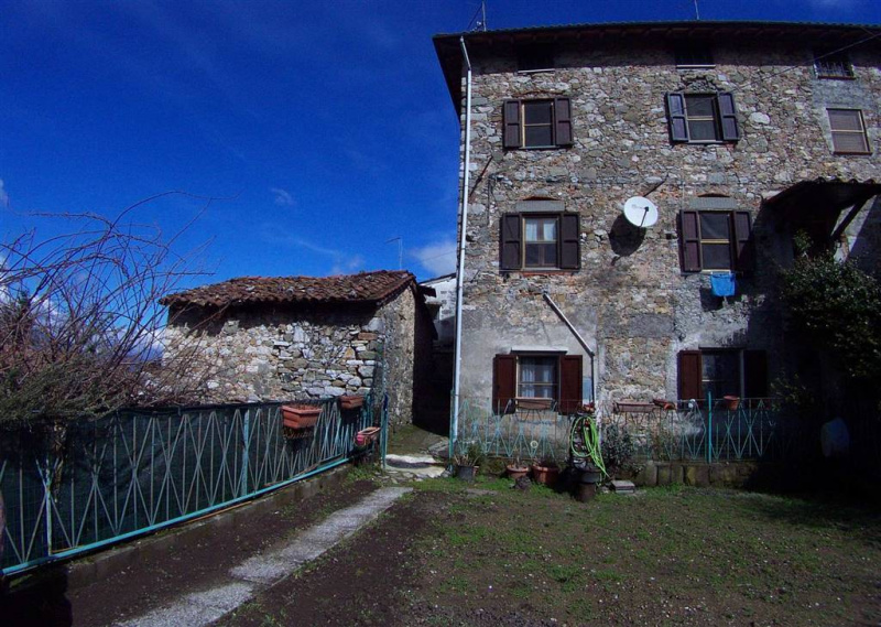 Hus från källare till tak i Borgo a Mozzano