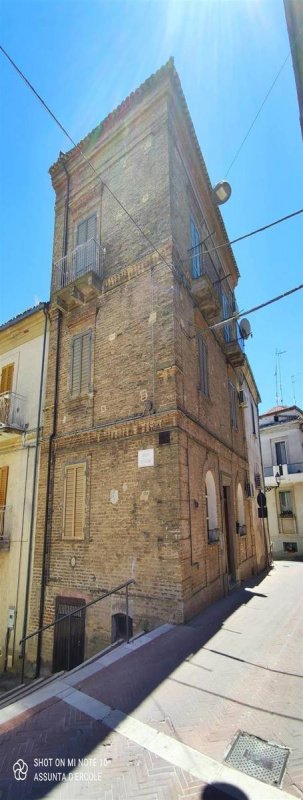Top-to-bottom house in Monteodorisio