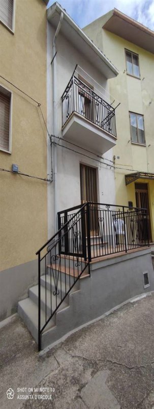 Hus från källare till tak i Celenza sul Trigno