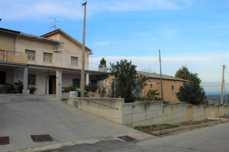 Casa semi-independiente en Pollutri