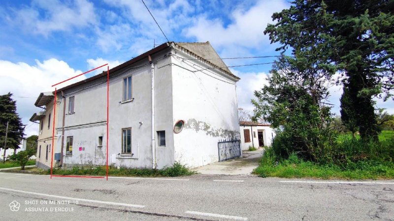 Half-vrijstaande woning in Scerni