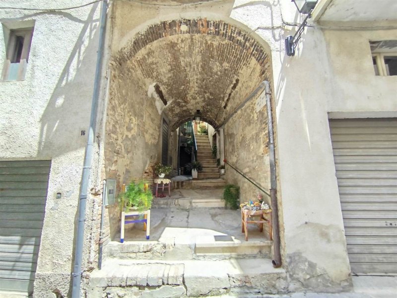 Top-to-bottom house in Pollutri