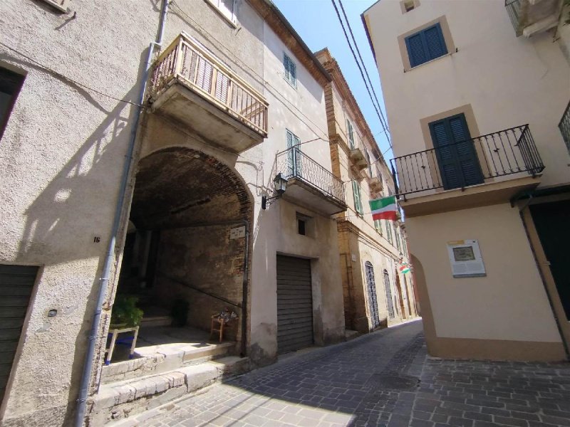 Top-to-bottom house in Pollutri