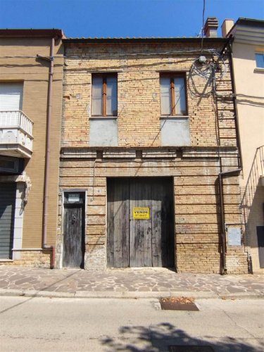 Top-to-bottom house in Scerni