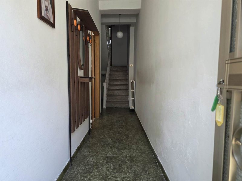 Hus från källare till tak i Scerni