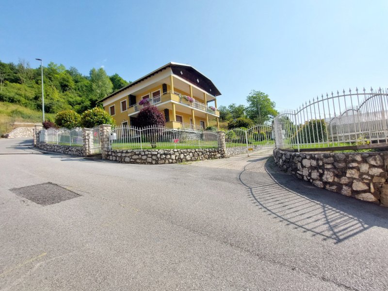 Apartamento independente em Casto