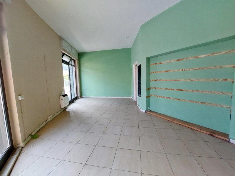 Kommersiell byggnad i Vobarno