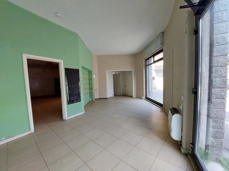 Kommersiell byggnad i Vobarno