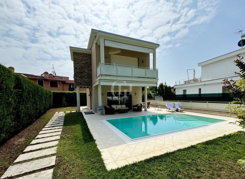 Villa i Lonato del Garda