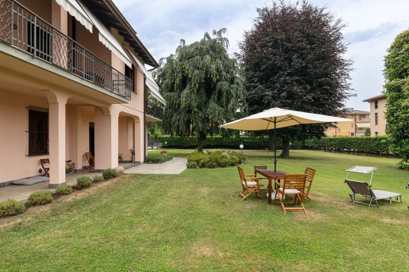 Villa à Montano Lucino