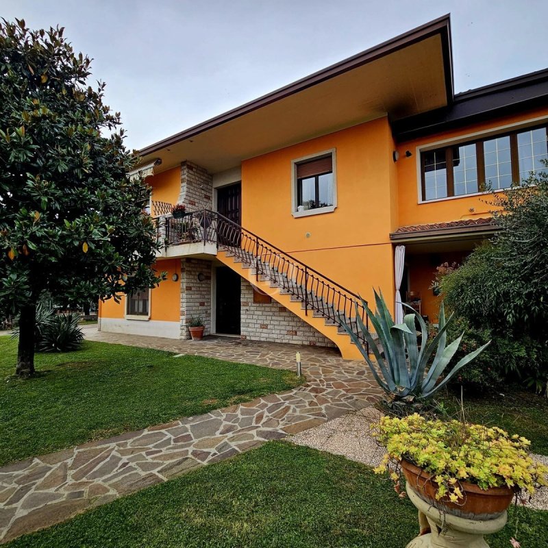 Villa in Puegnago del Garda