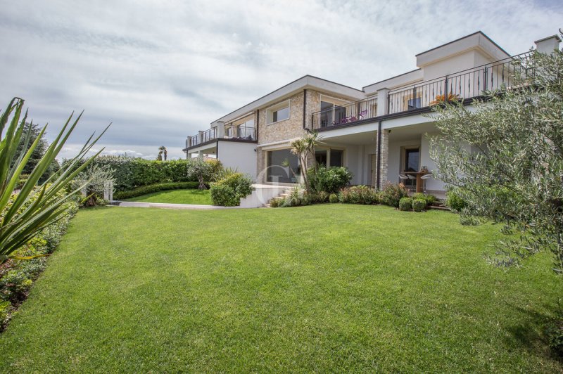 Lägenhet i Padenghe sul Garda