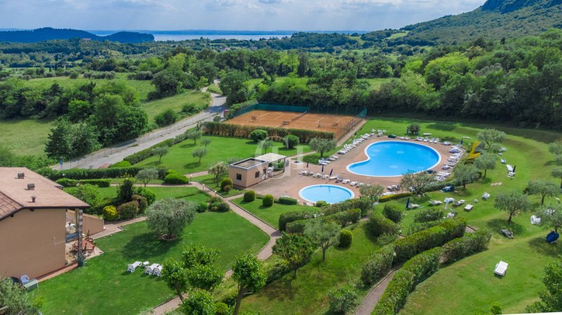 科斯泰尔马诺公寓