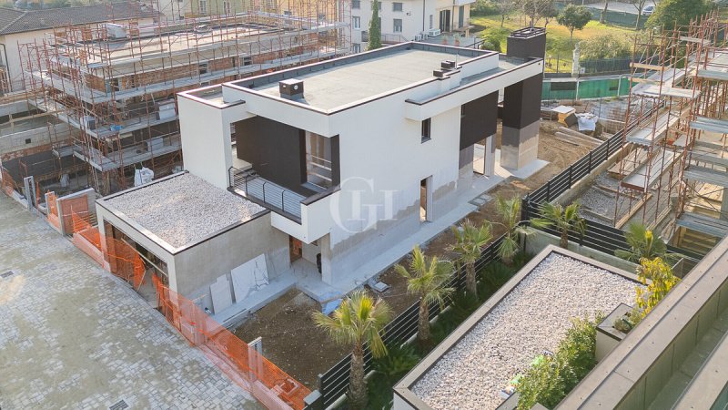 Вилла в Дезенцано-дель-Гарда