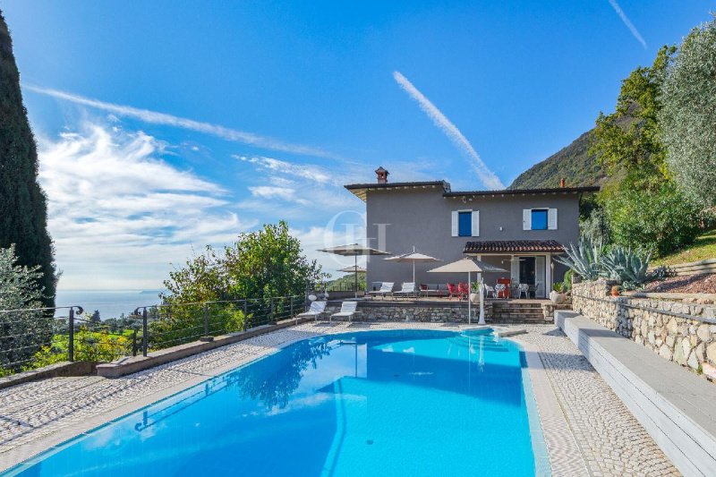 托斯科拉诺-马德尔诺别墅