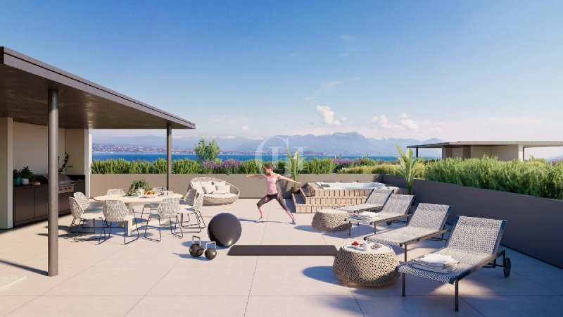 加尔达湖群滨代森扎诺公寓