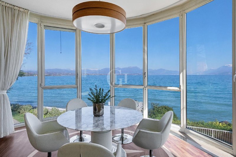 加尔达湖群滨代森扎诺别墅