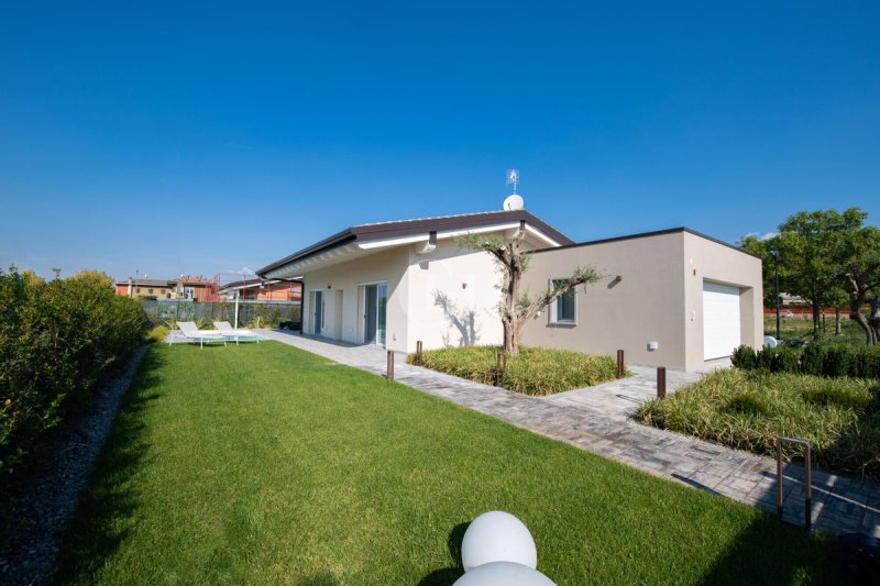 Вилла в Дезенцано-дель-Гарда