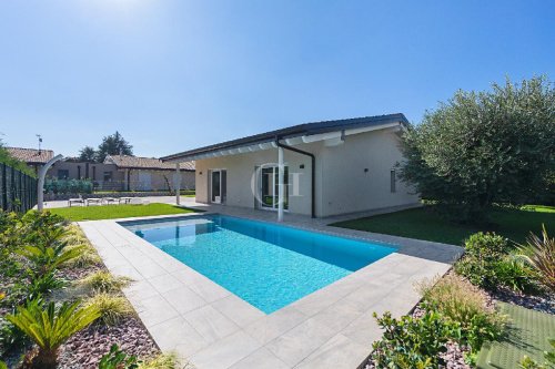 马内尔巴德尔加尔达别墅