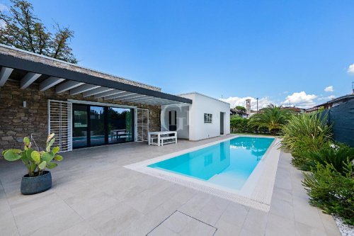 Вилла в Паденге-суль-Гарда