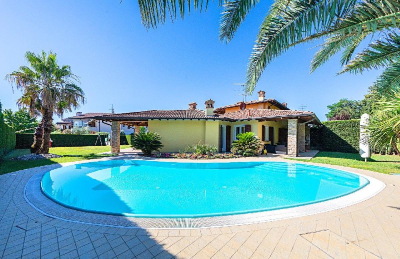 Villa in Moniga del Garda
