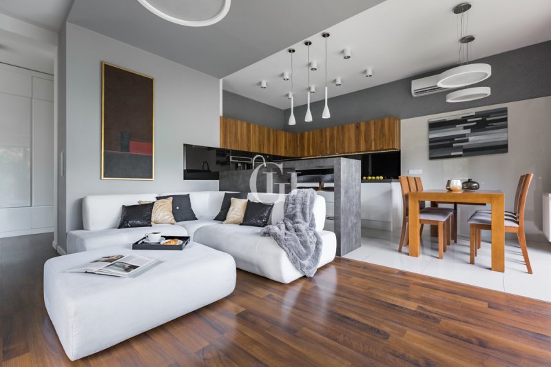 加尔达湖群滨代森扎诺公寓