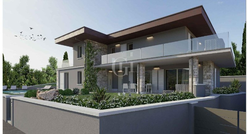 加尔达湖群滨代森扎诺公寓