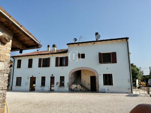 Villa in Volta Mantovana