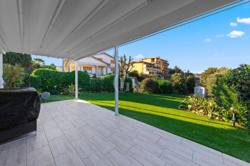 Особняк из двух квартир в Дезенцано-дель-Гарда