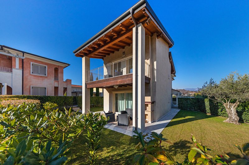 Villa a Manerba del Garda