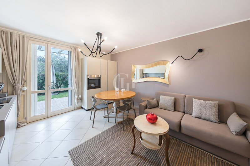 托斯科拉诺-马德尔诺公寓