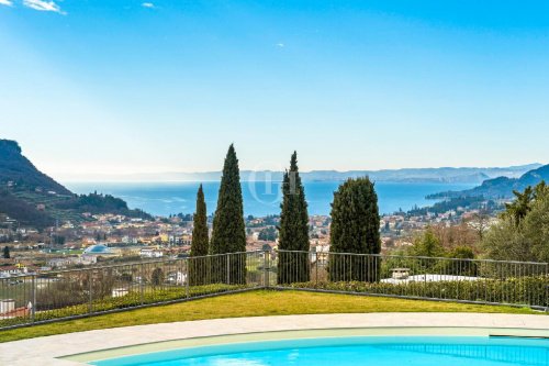 科斯泰尔马诺公寓