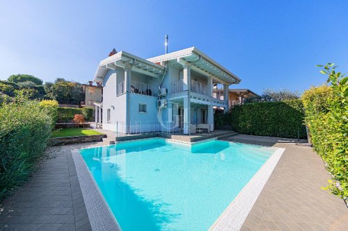 Вилла в Польпенацце-дель-Гарда