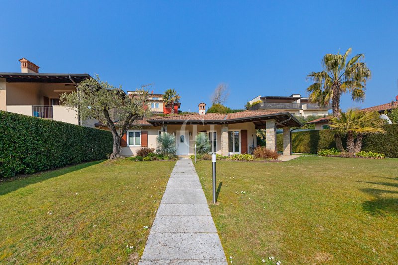 Half-vrijstaande woning in Moniga del Garda