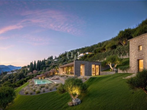 Villa a Torri del Benaco