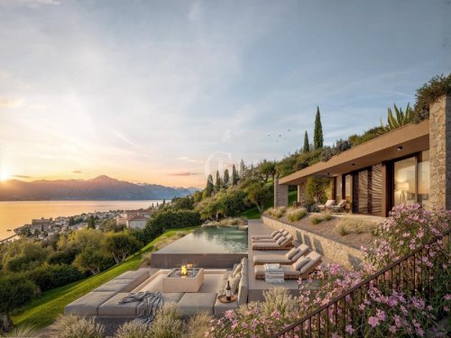 Villa a Torri del Benaco