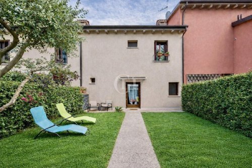 Villa a Peschiera del Garda